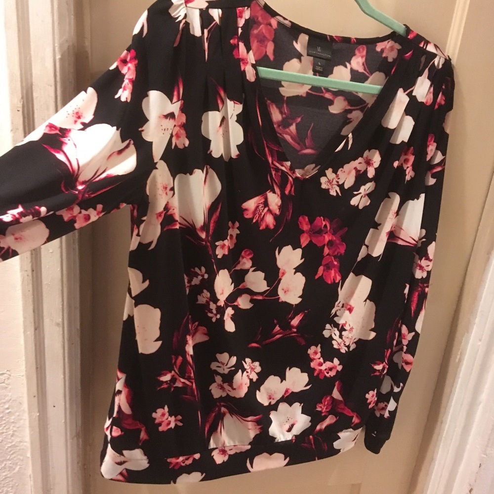 Long sleeved floral top